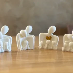 Escultura Familia con Niños
